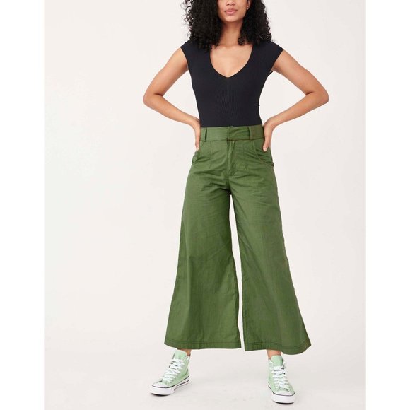 Free People Pants - 🎉LAST CHANCE🎉 NWT Free People Menorca Cropped Solid Pant / Forest Glen